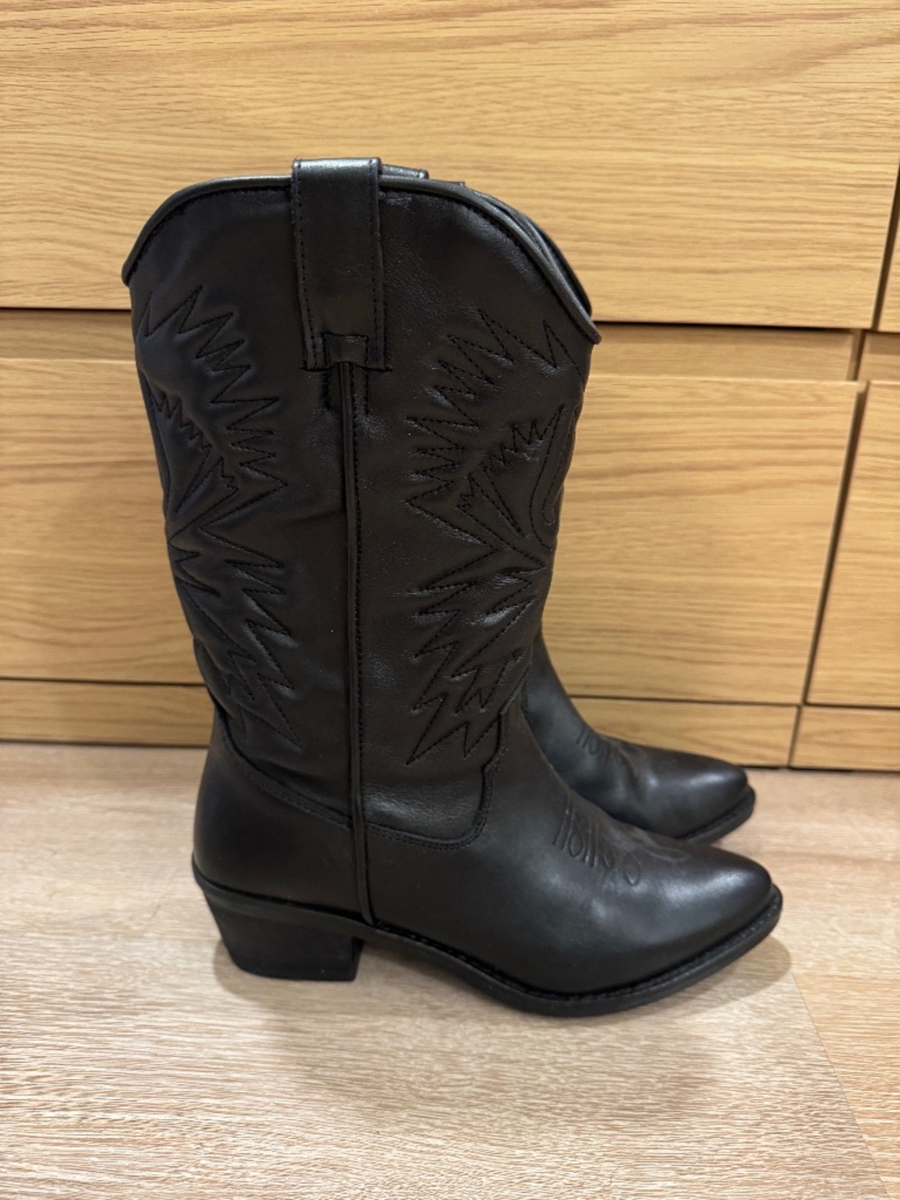 Steve Madden Black Western Cowboy Boots - Women’s Size 8 - Embroidered Mid-Calf